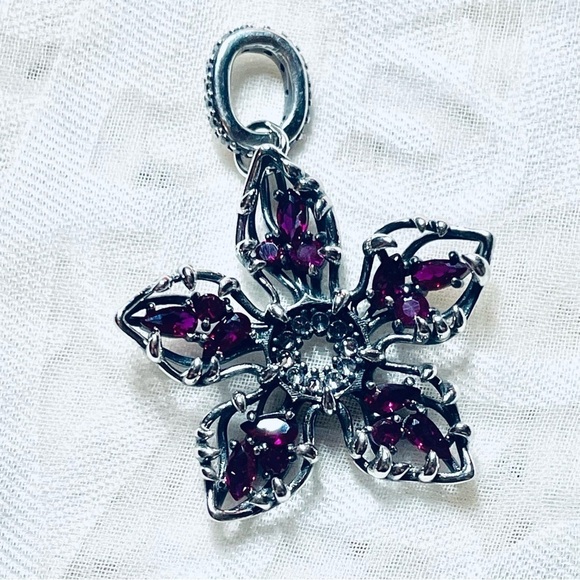 👹 NWOT Stranger Things Demogorgon Charm ⚡ - Picture 12 of 15